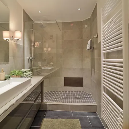 Apartamento Bg Living & Hosting - Stilvolle Im Zentrum Von - 2 Schlafzimmer, Netflix, Waschmaschine, Bis 4 Personen *