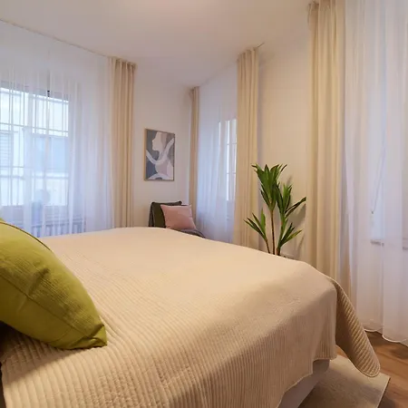 Bg Living & Hosting - Stilvolle Im Zentrum Von - 2 Schlafzimmer, Netflix, Waschmaschine, Bis 4 Personen Wittlich