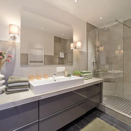 Bg Living & Hosting - Stilvolle Im Zentrum Von - 2 Schlafzimmer, Netflix, Waschmaschine, Bis 4 Personen