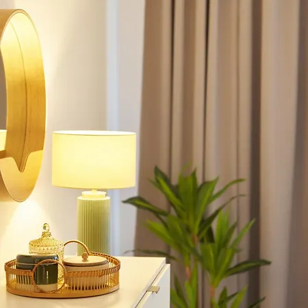 Bg Living & Hosting - Stilvolle Im Zentrum Von - 2 Schlafzimmer, Netflix, Waschmaschine, Bis 4 Personen *