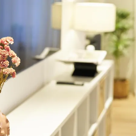 Bg Living & Hosting - Stilvolle Im Zentrum Von - 2 Schlafzimmer, Netflix, Waschmaschine, Bis 4 Personen