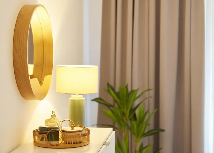 Bg Living & Hosting - Stilvolle Im Zentrum Von - 2 Schlafzimmer, Netflix, Waschmaschine, Bis 4 Personen *