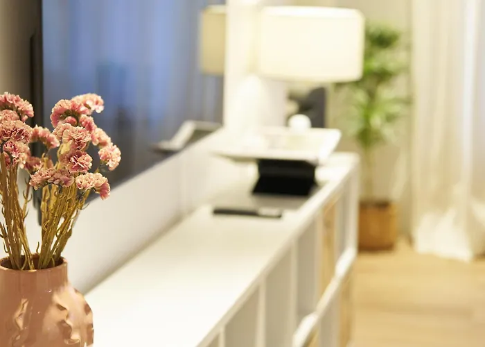 Bg Living & Hosting - Stilvolle Im Zentrum Von - 2 Schlafzimmer, Netflix, Waschmaschine, Bis 4 Personen